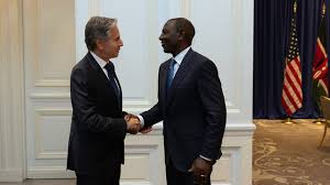 Blinken and Ruto shaking hands.