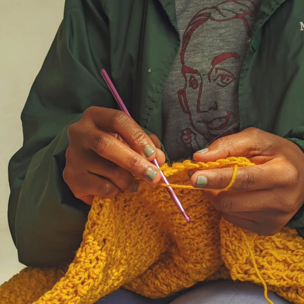 Ivy Ayoti knitting